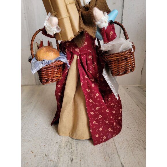 Byers Choice colonial Williamsburg market woman gifts Xmas home decor - Picture 2 of 10